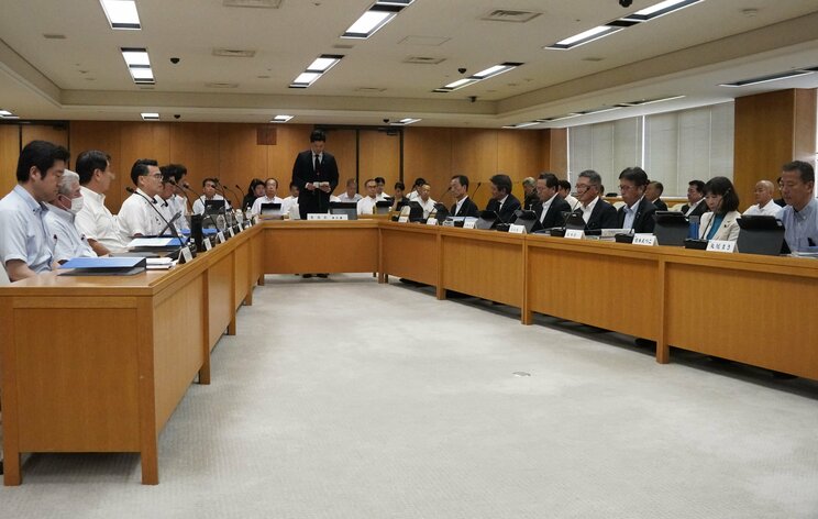 19日開かれた兵庫県議会の百条委員会(撮影/集英社オンライン)