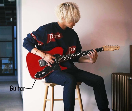 秋山黄色　ギター