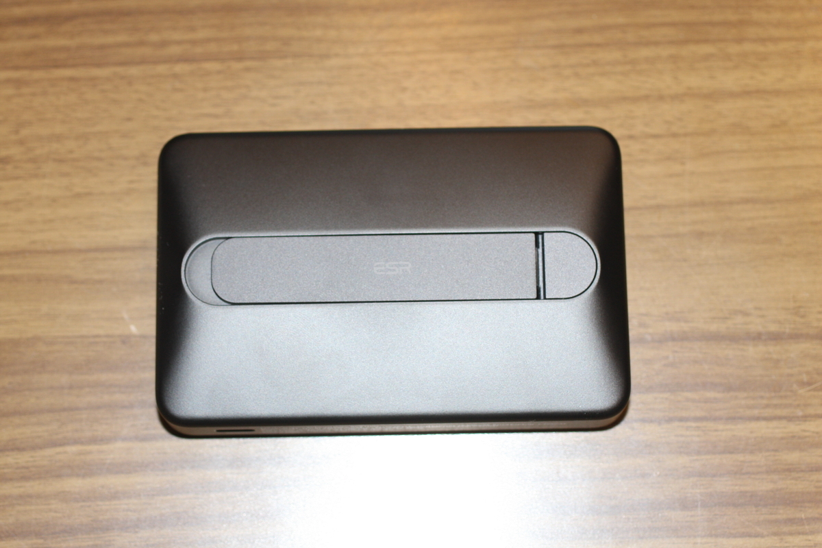 ESR KICKSTAND POWER BANK レビュー