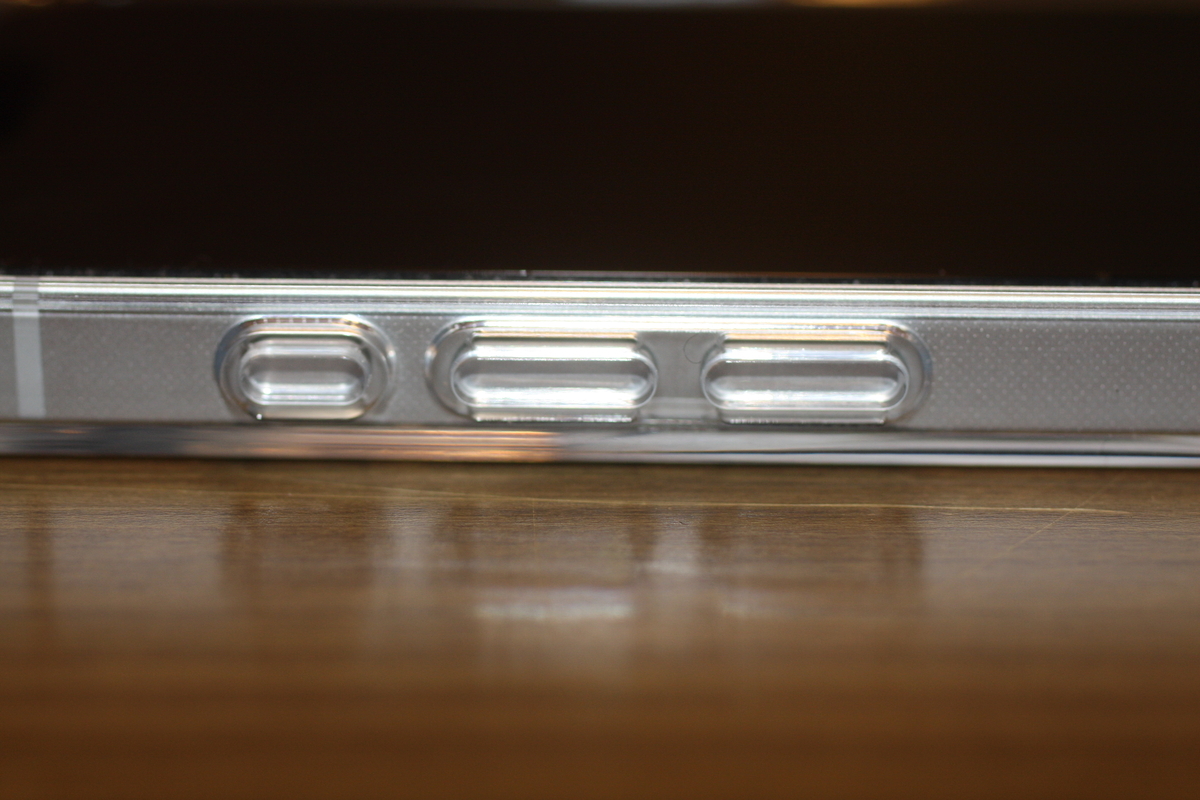 ESR PROTECTIVE スマホケース レビュー