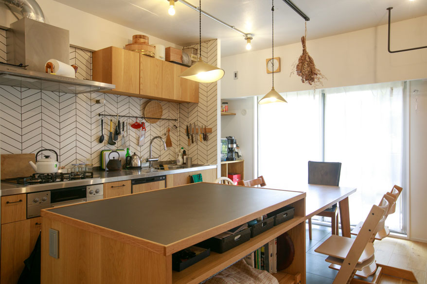 キッチン 台所のおしゃれリフォーム実例集 素材選びからレイアウトのコツまで紹介 リフォームタイムズ Suumo リフォーム リノベーションのプロが発信する情報 キッチン 台所のおしゃれリフォーム実例集 素材選びからレイアウトのコツまで紹介 リフォームタイムズ Suumo リフォーム リノベーションのプロが発信する情報