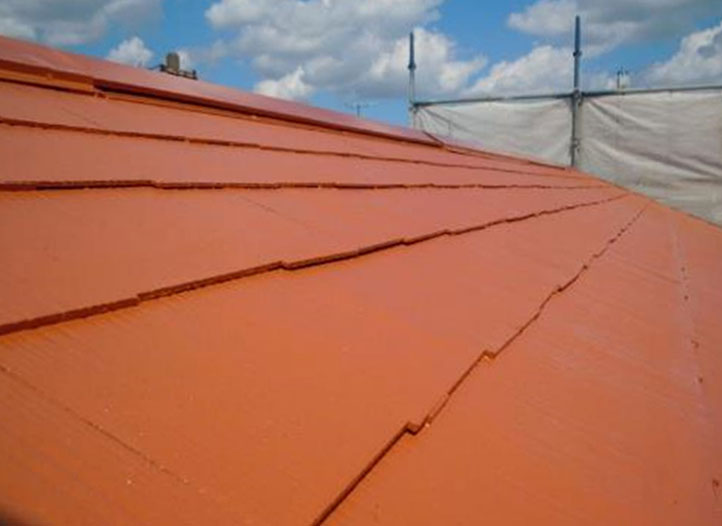 苔が目立ってきた屋根を塗装リフォームで一新した写真【After】