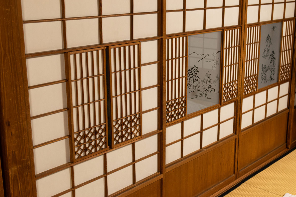 古民家の古い建具のイメージ