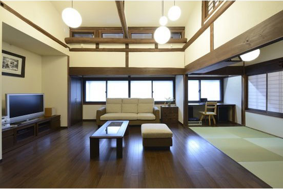 古民家の風情を残しながら明るい空間に仕上げた古民家リノベーション