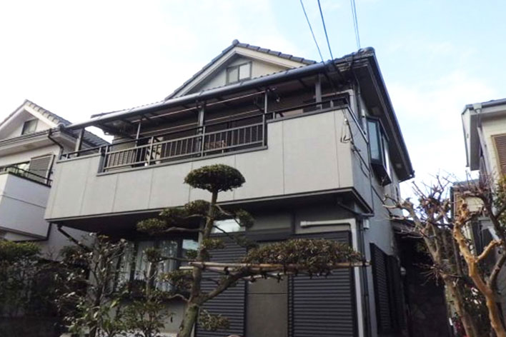 汚れも目立ってきていた以前の外壁の写真