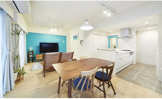 広いリビングダイニングキッチンに床暖房を設置