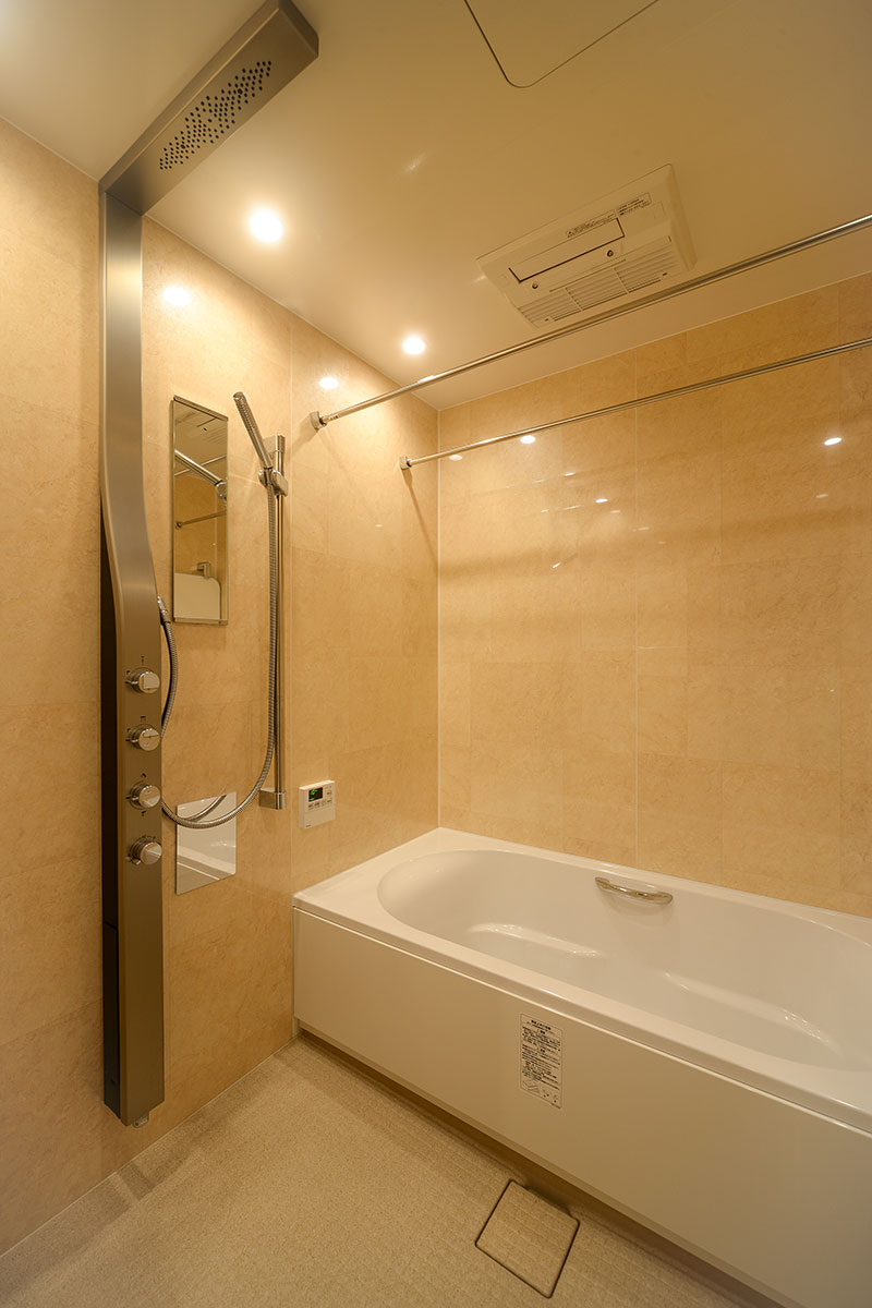 お風呂・浴室のリフォーム事例。オーバーヘッドシャワーを導入した例