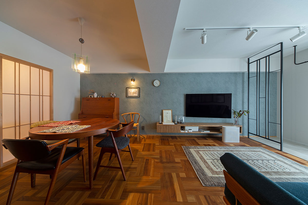 バスケットチェックの床がインテリアの主役