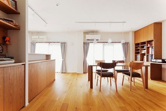 軽量鉄骨造のマンションをリフォームしたリビングの画像