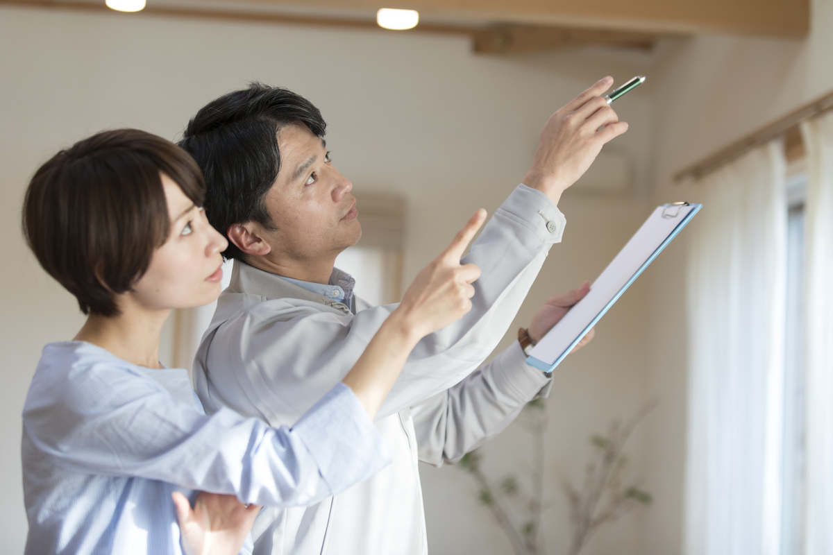 リフォームの内容を相談しているイメージ