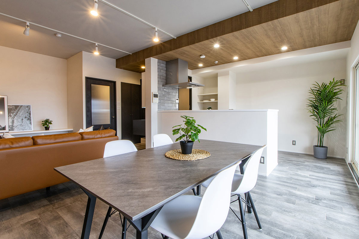 日差しが入るリビング・ダイニング