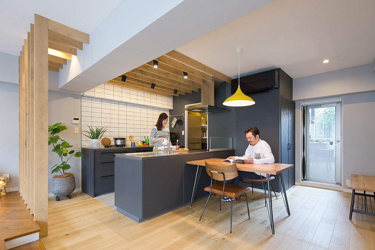 対面式にレイアウトしたキッチン