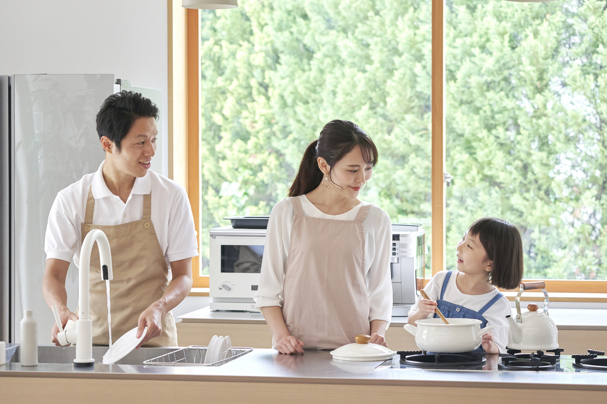 快適な住まいで充実した毎日を送るファミリーのイメージ