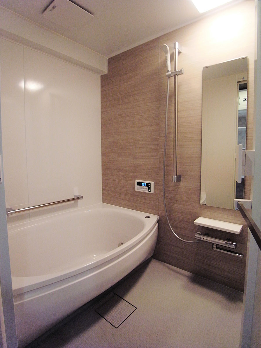 手足を伸ばしてゆったりとくつろげる浴槽