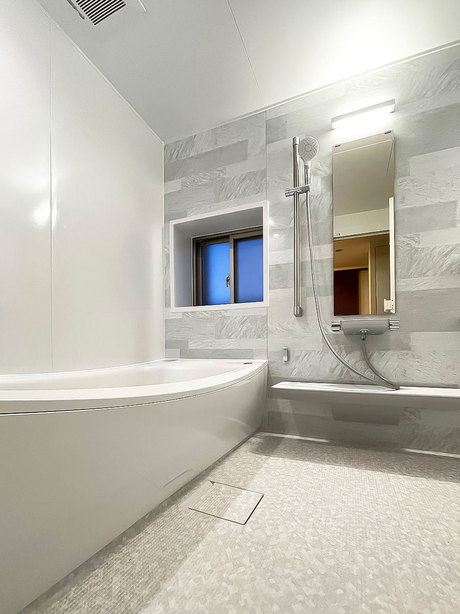 最新機器を取り入れた、明るく広々とした浴室