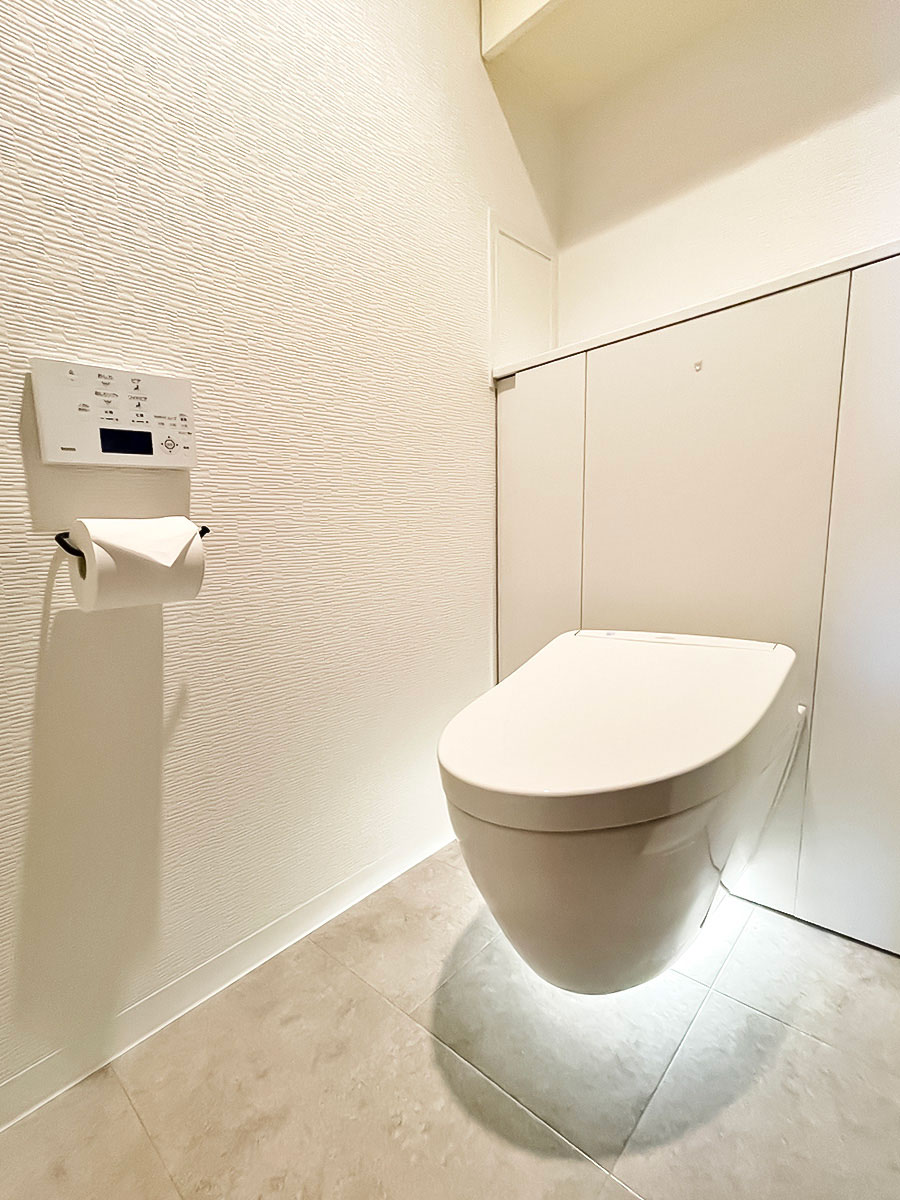 便利な機能を備えた清潔感あふれるトイレ