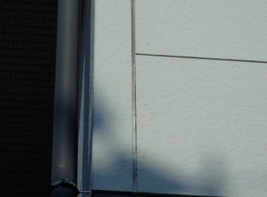 リフォーム前のコーキングが収縮した写真