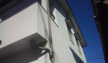 リフォーム前のモルタルの外壁の写真