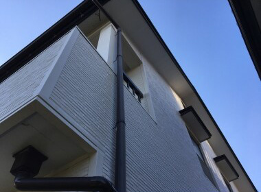 ガルバリウム鋼板のサイディングを重ね張り（カバー工法）した写真