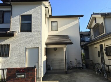 石の風合いのあるリフォーム後のサイディングの写真