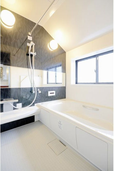 増築で広くした浴室の画像