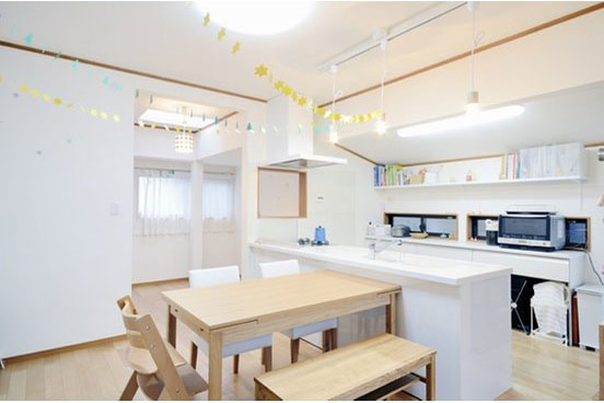 増築で対面式キッチンになったキッチンの画像