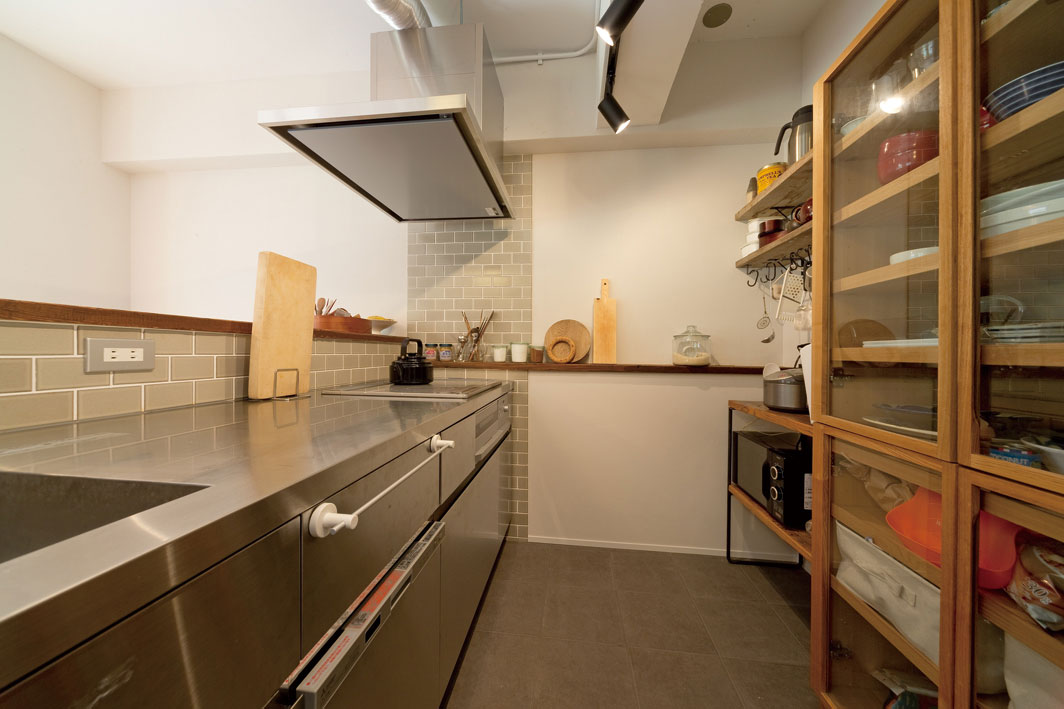 土間タイルのキッチン