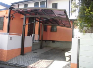 屋根付きカーポートを設置した写真