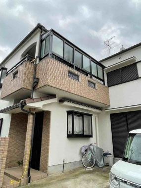 バルコニーに屋根と囲いを設けサンルームしたリフォーム後の写真