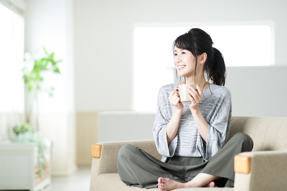 暮らしを楽しむ女性のイメージ