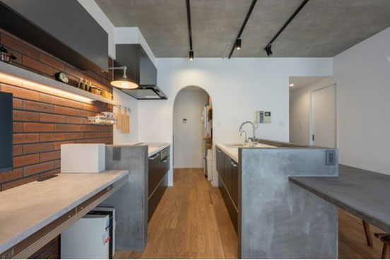 独立タイプのキッチンを対面式のキッチンに間取り変更した実例