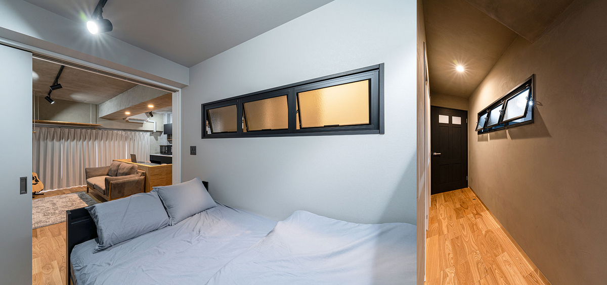 室内窓をつけて住戸の中央にある部屋の通風を確保した実例