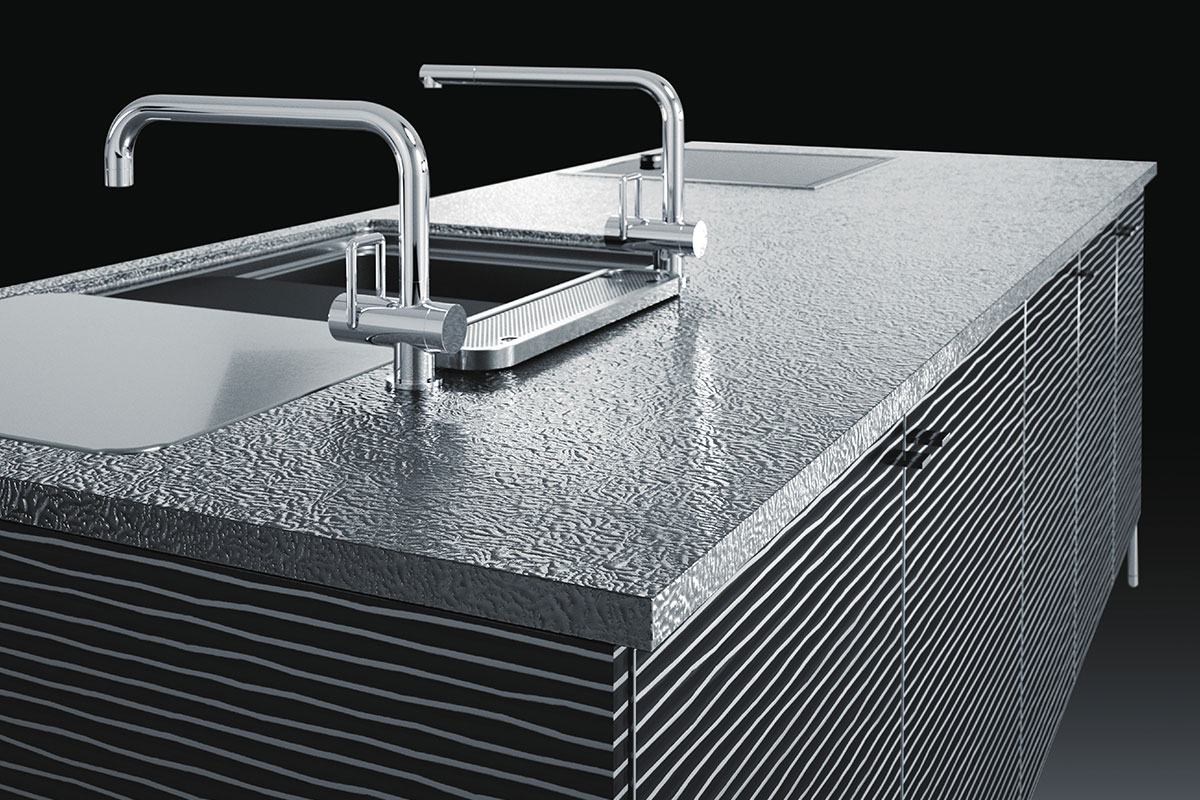 エンブレムトップ画像