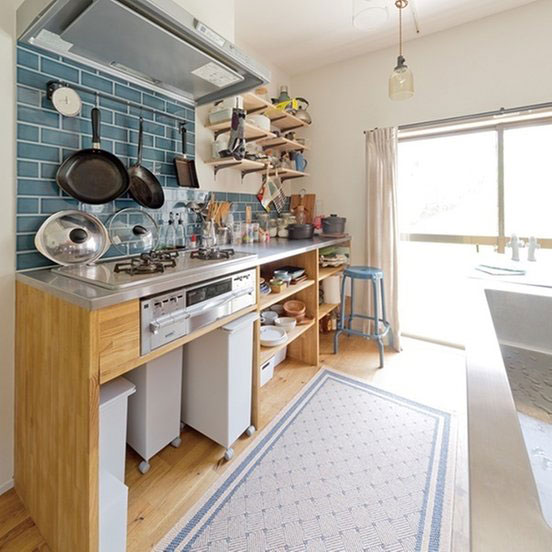 既存の設備を再利用した造作キッチン