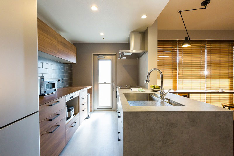 カップボードの配置や選び方も詳しく解説。使いやすいキッチン