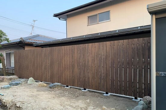 木粉入り樹脂のフェンスにリフォームした事例
