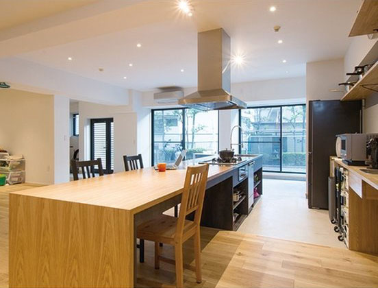 造作したアイランドキッチン