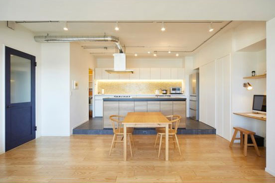 壁付けのL型キッチンをオープンなアイランドキッチンに