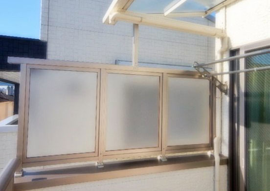 バルコニーに目隠しフェンス