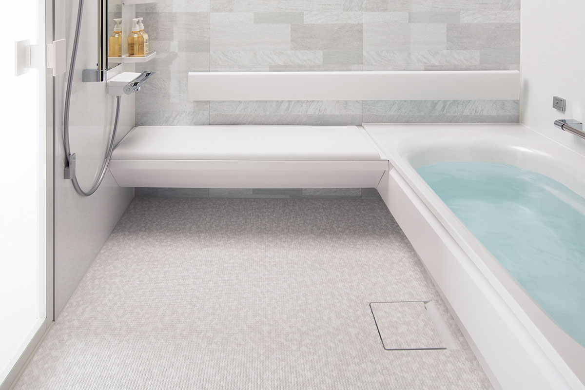 ベンチを備えたユニットバス