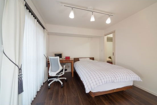 ウォークインクローゼットを併設した洋室