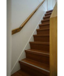 カバー工法の階段の事例