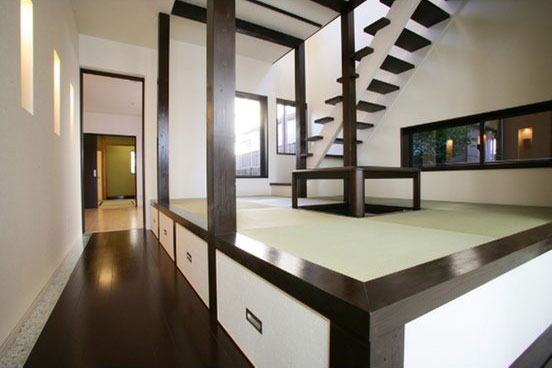 階段の位置を壁際に移して明るくなった和室