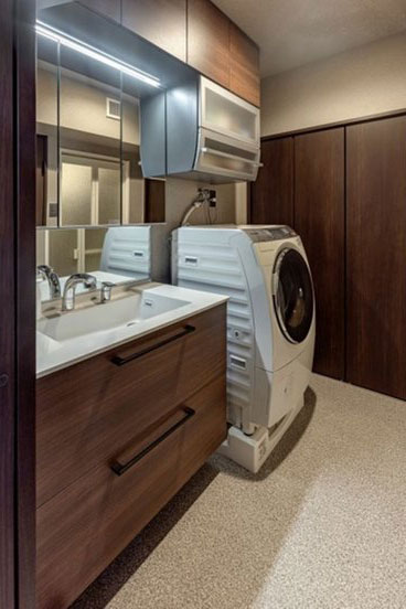 上部キャビネットを充実させた幅90㎝の洗面化粧台の事例