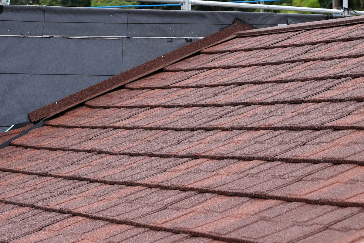 アスファルトシングルの屋根の画像