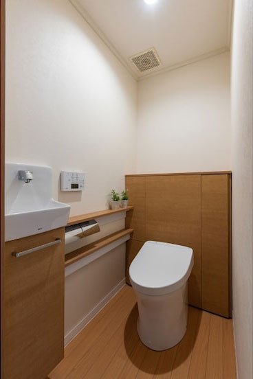 TOTOのシステムトイレ「レストパル」を設置したトイレ