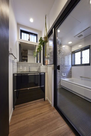 こだわりのタイルを貼ったおしゃれな洗面台