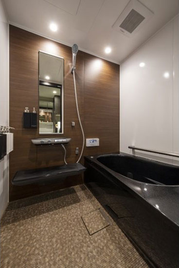 「ほっカラリ床」を気に入り、採用したTOTOのシステムバス「WY」