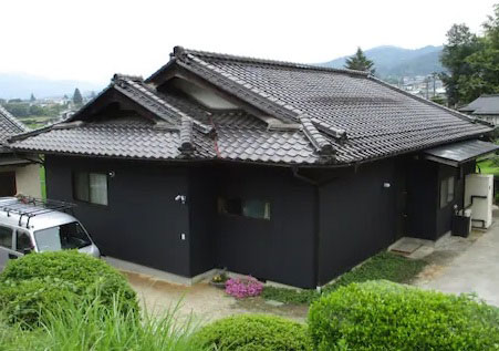 減築した屋根を瓦で復旧した事例