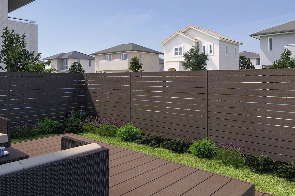 ウッドデッキの目隠しフェンス